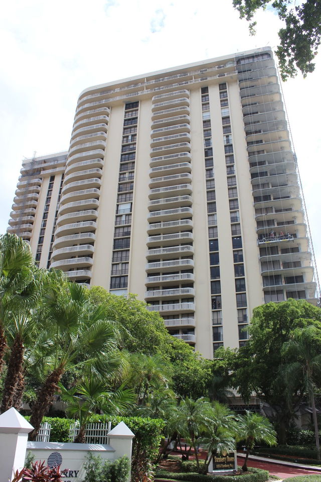 Turnberry Towers  photo 2